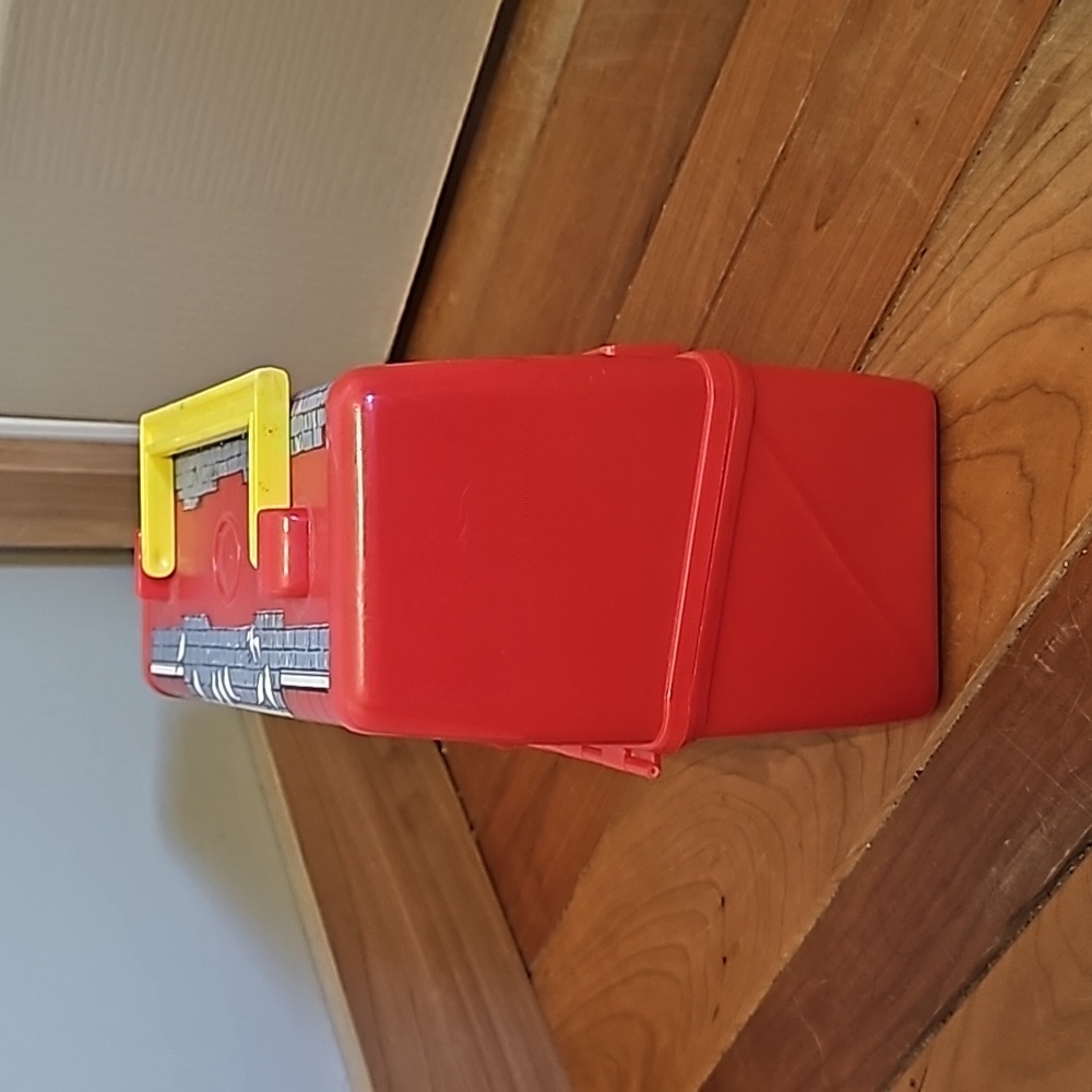 Vintage 1981 Thermos co Red Barn lunch box with cup - Picture 5 of 15
